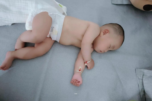 孝昌宝宝突然很多眼屎